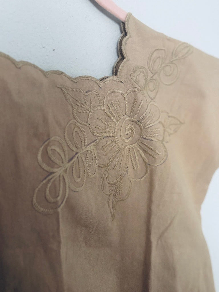 Minimal Floral Embroidered Cotton Blouse – Everyday Mexican Clothing